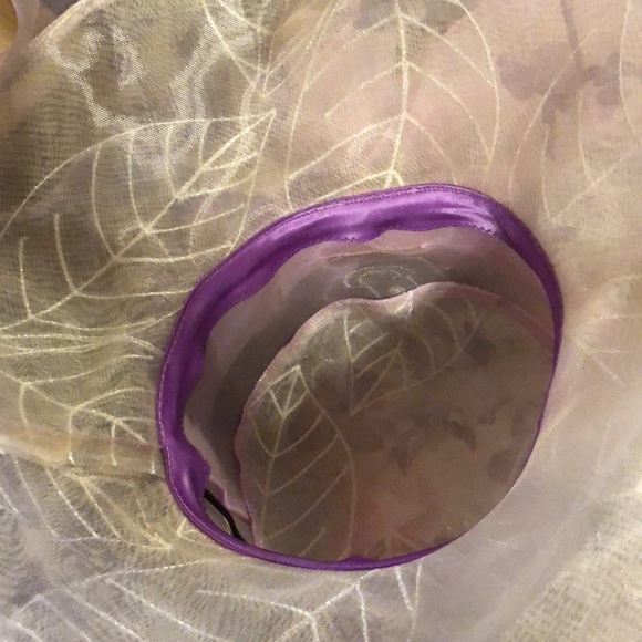 Purple fancy hat - Picture 6 of 11